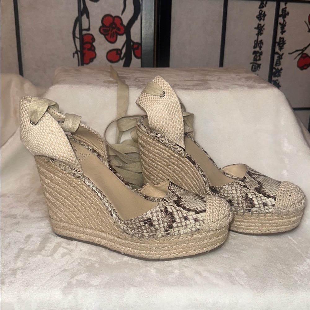 EUC Vince Vamuto Snakeskin Wedge Sandals - Picture 4 of 6